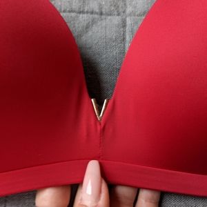 VS wireless plunge 32DD Red